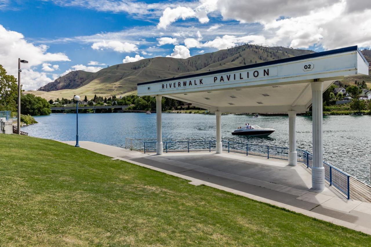 Chelan Resort Suites: Water Sunset Exterior foto