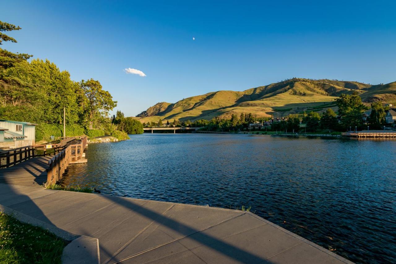 Chelan Resort Suites: Water Sunset Exterior foto